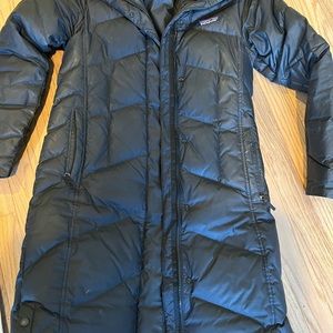 Black Patagonia puffer gently used missing 2 side snaps. Purchased from REI